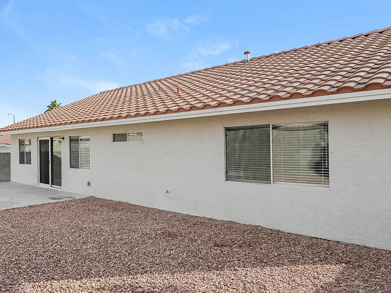 1212 Autumn Ridge Cir — Photo 16
