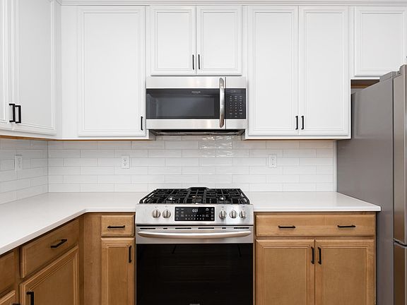 5th image of 3200 Holly Rd #201