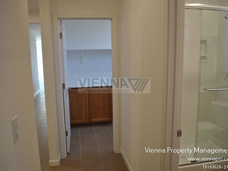 101 Chesapeake Ct — Photo 4