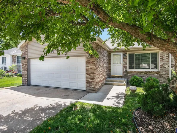 927 Newport Blvd, Lincoln, NE 68521