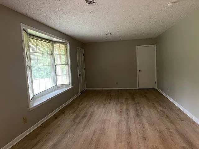 2 bed, 1.0 bath, 1358 sqft, $1,975 — Photo 2