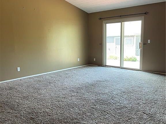 5th image of 8828 Deer Hollow Dr