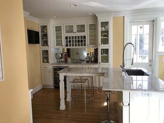 3rd image of 407 N Allen Ave #U2