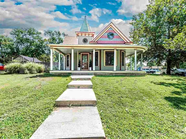 802 Juniper St, Wakefield, KS 67487