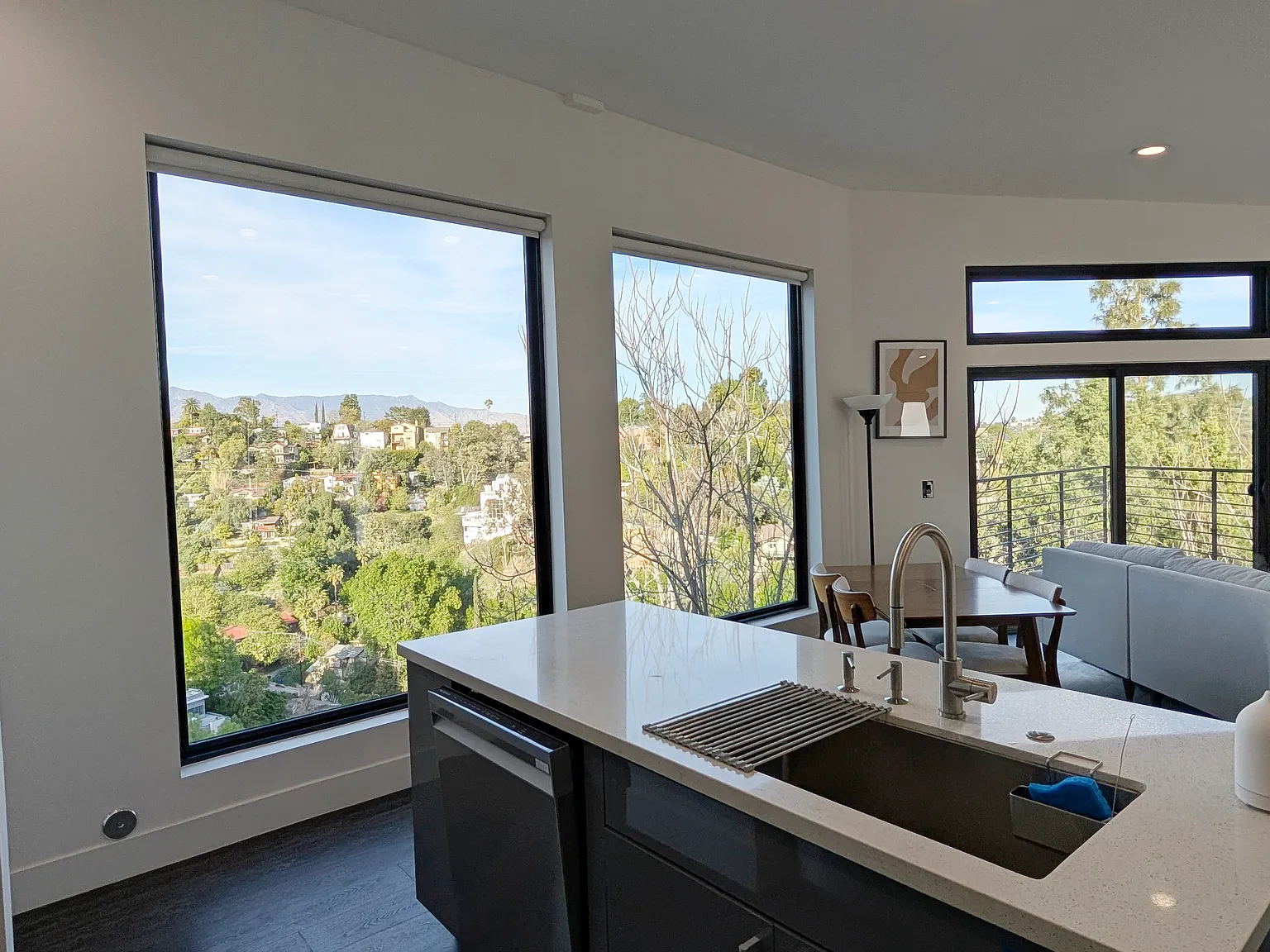 3 bed, 2.5 bath, 1360 sqft, $6,500 — Photo 4