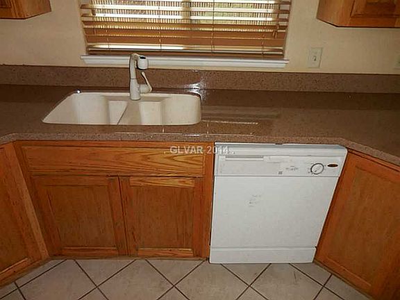 5th image of 634 E Glenwood Ln