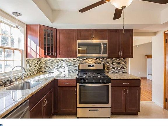 2nd image of 52 Lobelia Ave