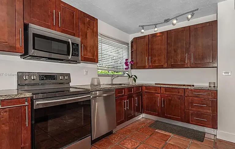 309 Bird Rd — Photo 7