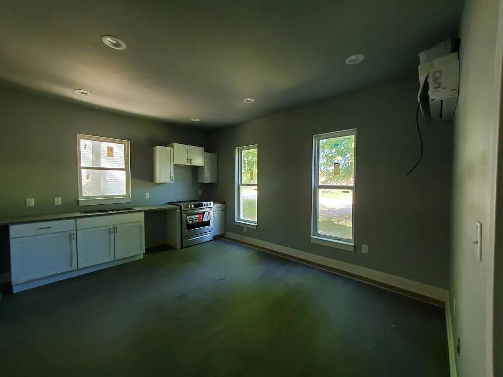 1623 N Jefferson Ave — Photo 3