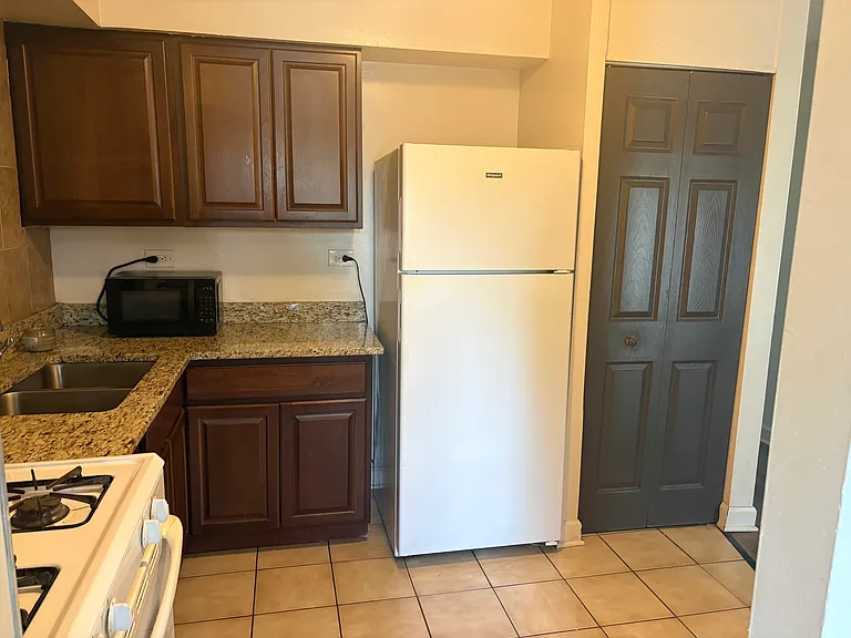 827 W College Blvd #202 — Photo 9