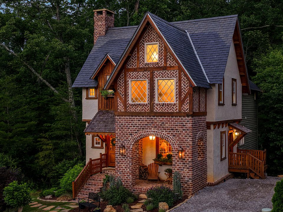 1st image of 32 Lantern Cove Rd