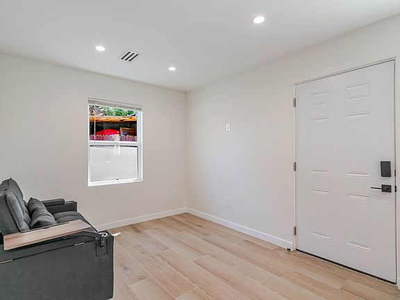 4th image of 10711 Cantlay St