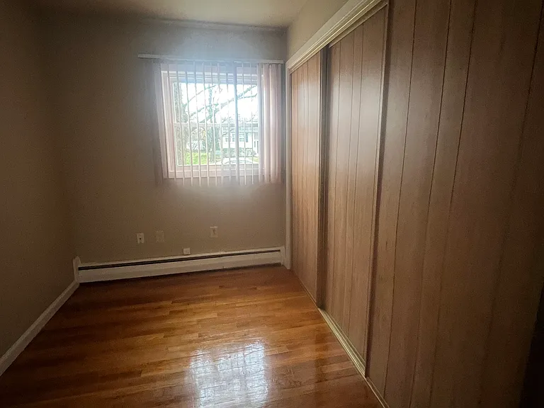 810 Ashton St — Photo 3