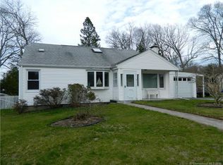 4 Hayes St, Waterford, CT 06385