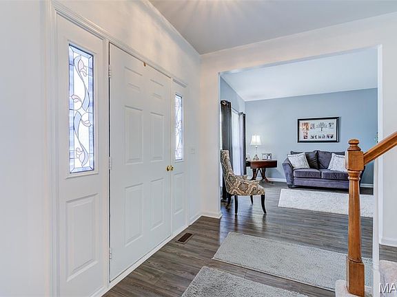 5th image of 380 Huntleigh Manor Dr