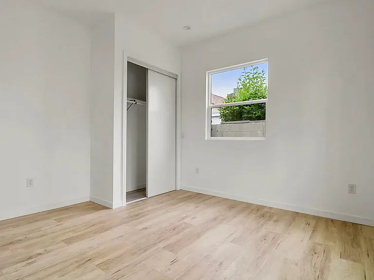 7840 Lasaine Ave — Photo 20