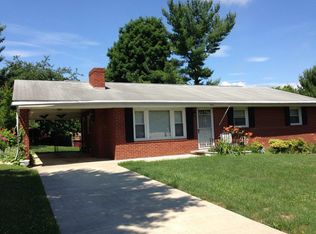 214 Tuxedo Rd, Staunton, VA 24401