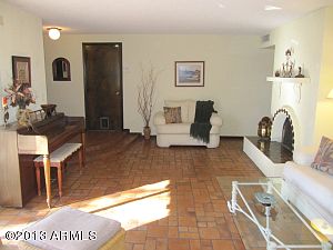 4th image of 2058 E Balboa Dr