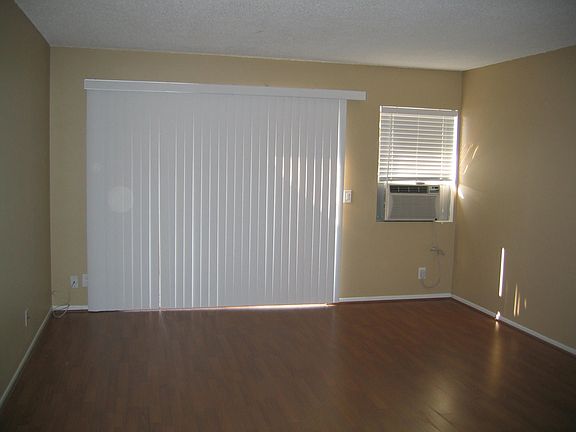 Living Room (west view)