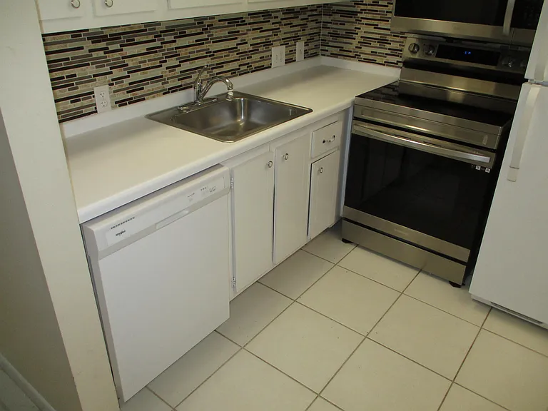 506 Mansfield Dr #M — Photo 32