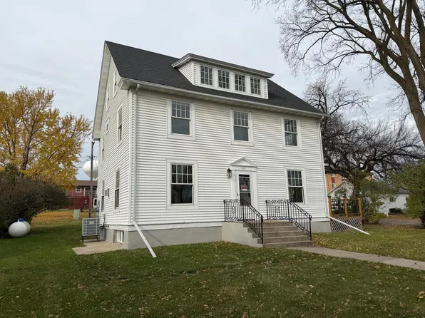 902 Ash St, Lisbon, ND 58054