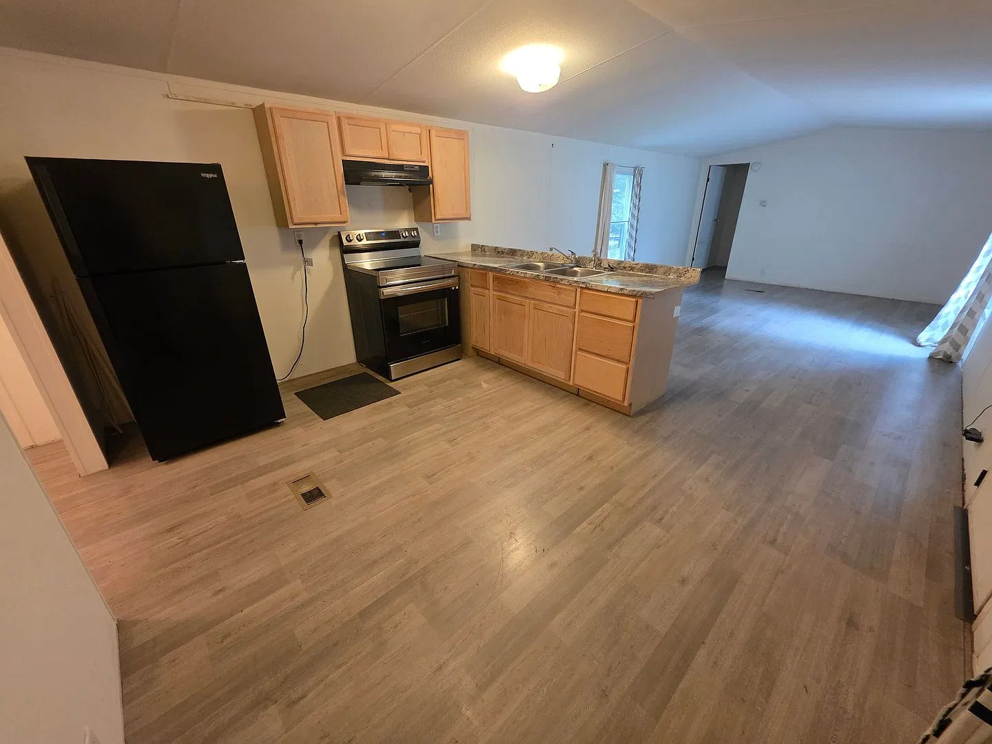 Private 2-bedroom Manufactured Home Saugerties, NY — Photo 3