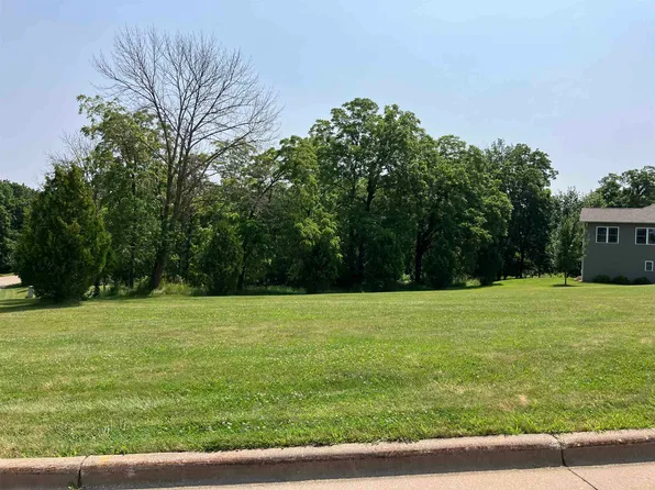722 Newbury Cir, Lancaster, WI 53813