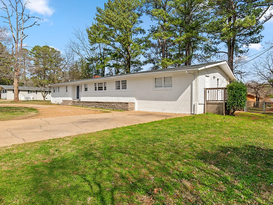 8009 Whitesburg Dr SE