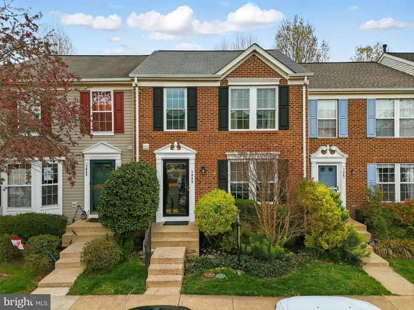 7045 Sauvage Ln, Gainesville, VA 20155