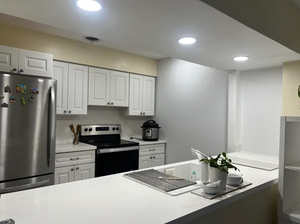 4460 NW 18th Ave, Oakland Park, FL 33309