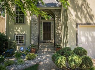 8705 Kings Lynn Ln, Louisville, KY