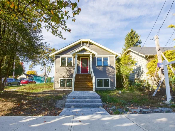441 Fader St, New Westminster, BC V3L 3T2