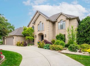 1614 Darien Club Dr, Darien, IL 60561