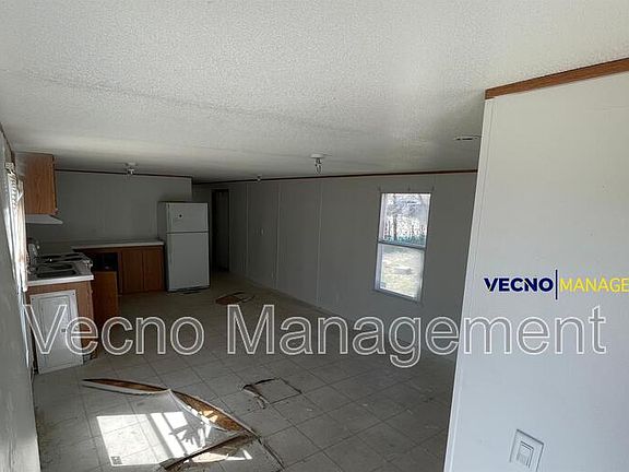 2nd image of 4040 SW Military Dr Trailer 11