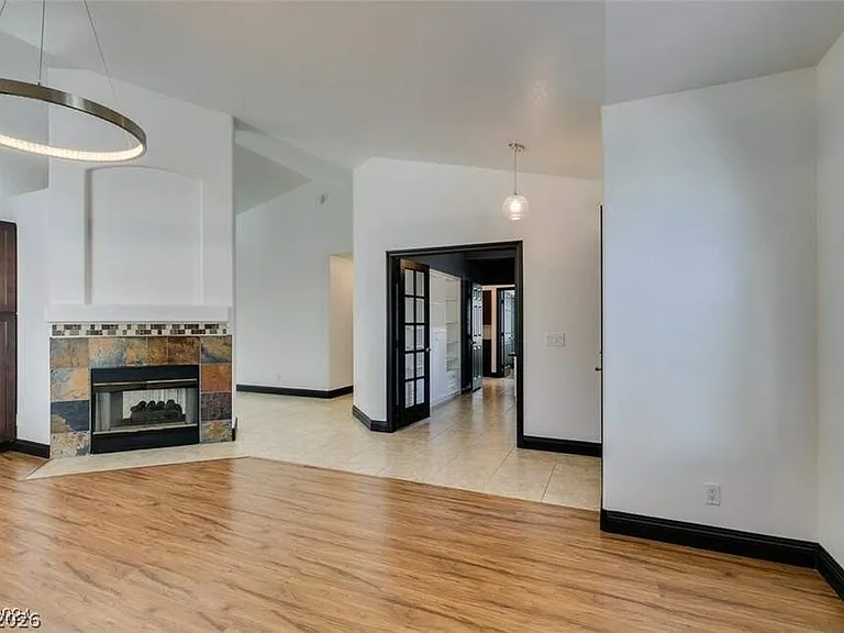 240 Honeywood St — Photo 8