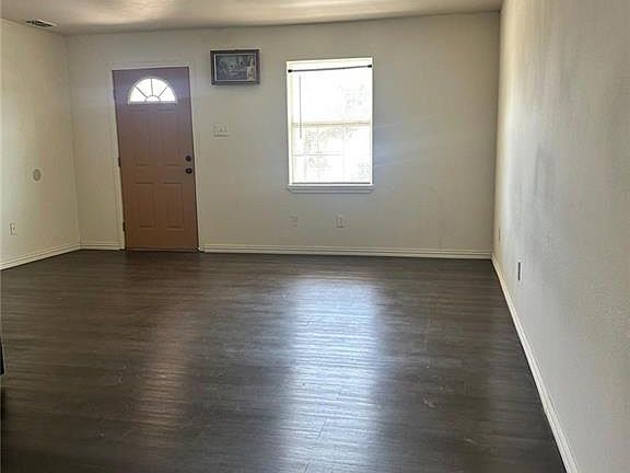 5th image of 1225 E Cano St