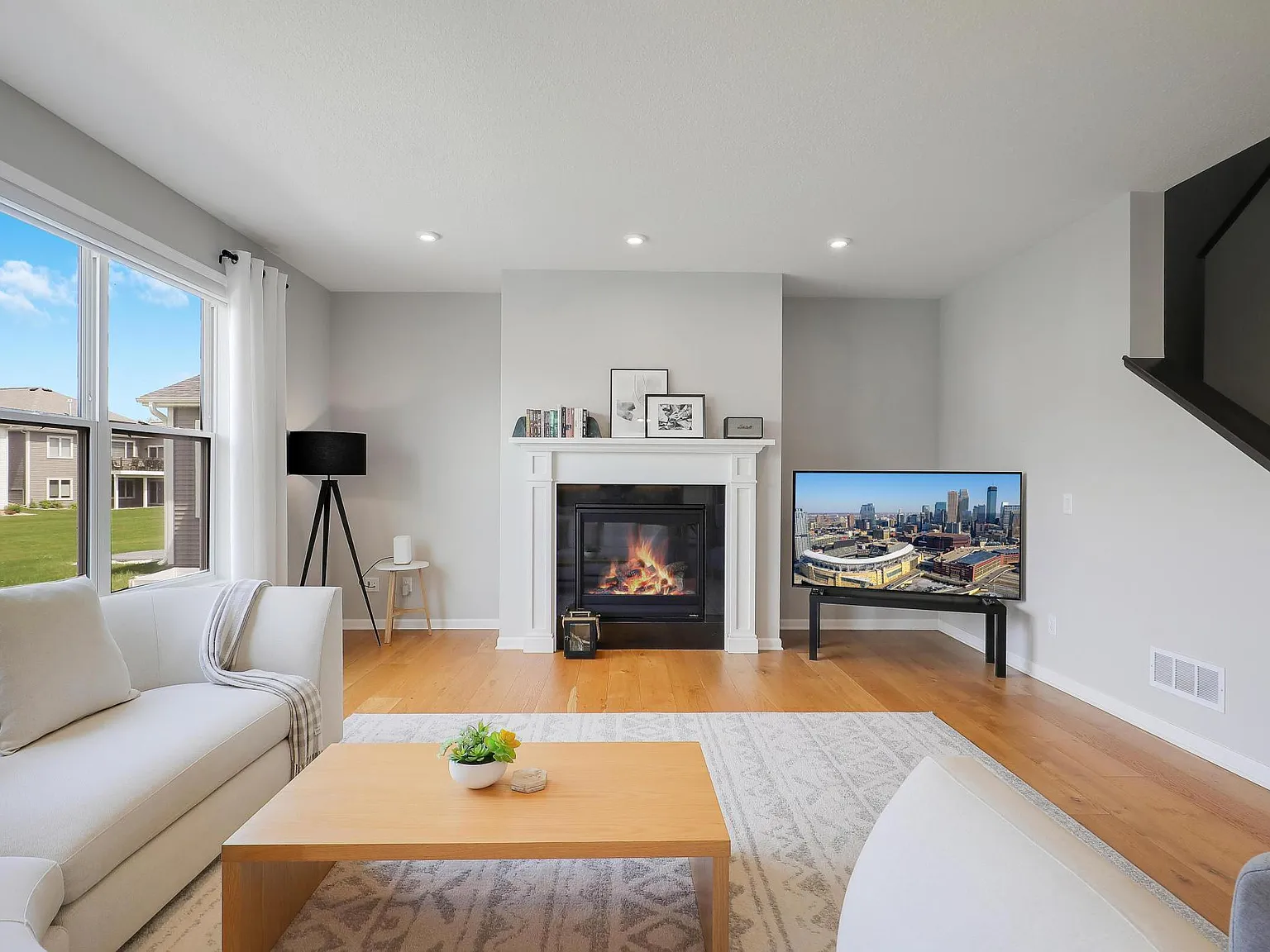 3 bed, 2.5 bath, 2464 sqft, $3,500 — Photo 4