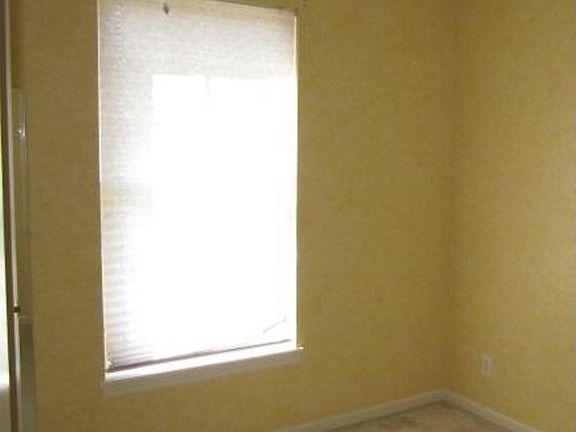 4th image of 11029 N McKinley Ave