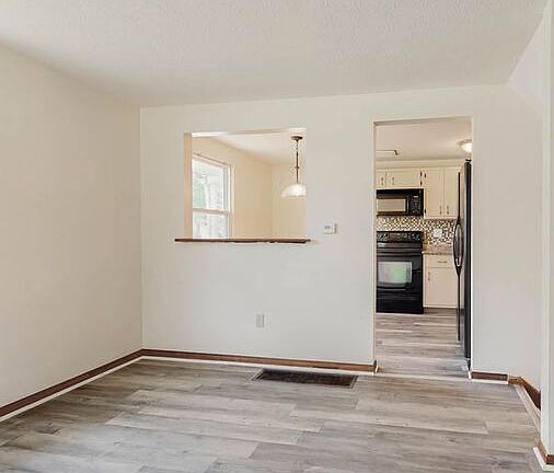 2nd image of 1763 Brookfield Sq N