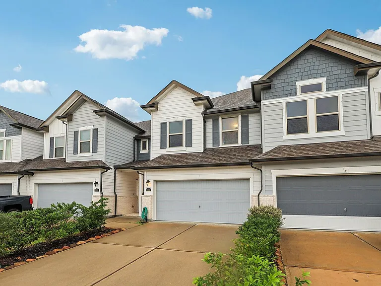 7333 Hinsdale Dr — Photo 8