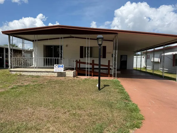4721 Flamingo Dr, Zephyrhills, FL 33541