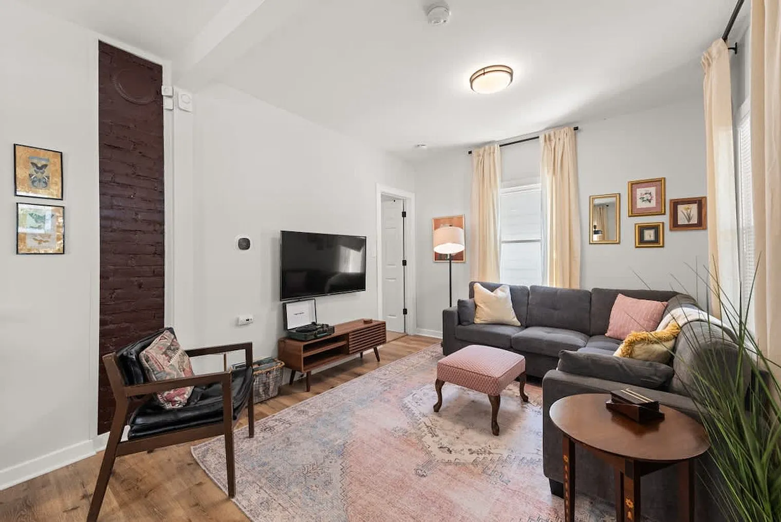 3 bed, 2.0 bath, 4057 sqft, $2,941 — Photo 3