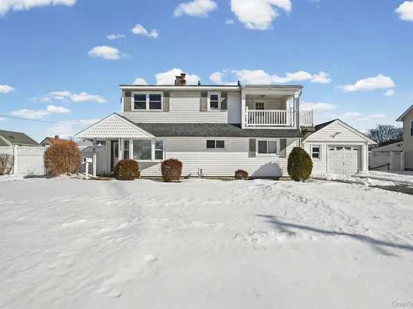 190 Meridian Road, Levittown, NY 11756