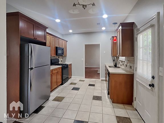 4th image of 325 Shelby Forest Dr