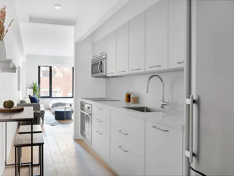 211 W 29th St #8A — Photo 3