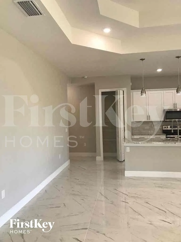 4 bed, 3.0 bath, 2357 sqft, $3,105 — Photo 3