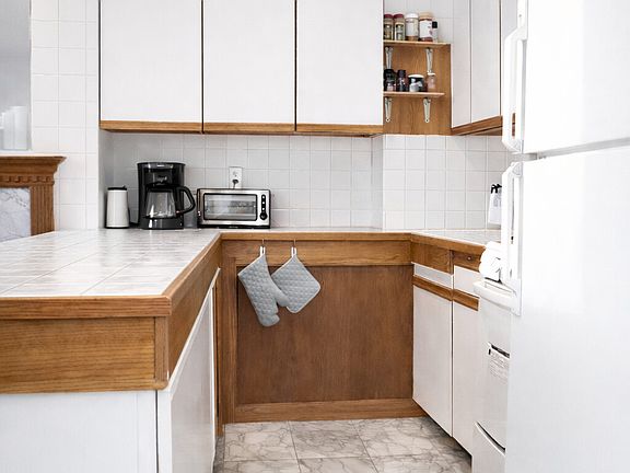 3rd image of 11 Aberdeen St APT 3
