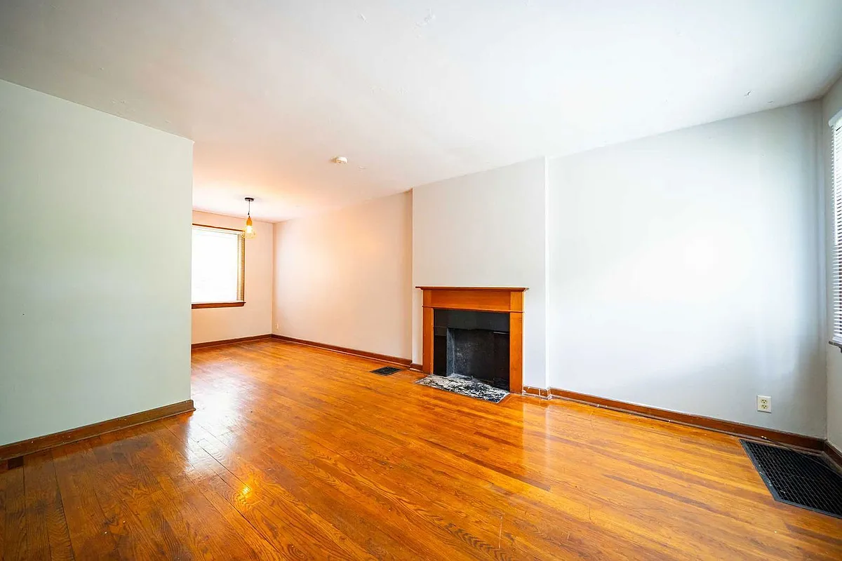 Building Photo - 213 E Hudson St