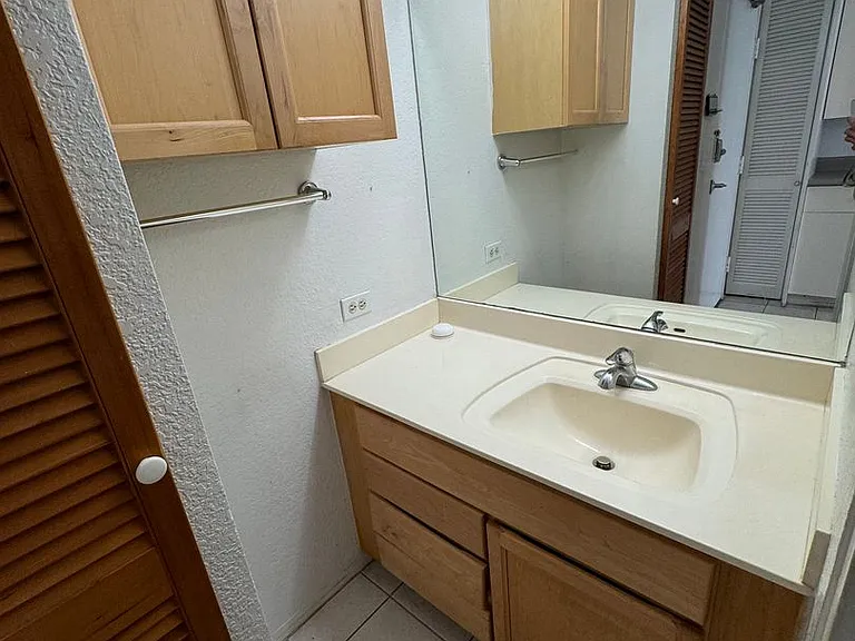 1920 Ala Moana Blvd #1410 — Photo 11