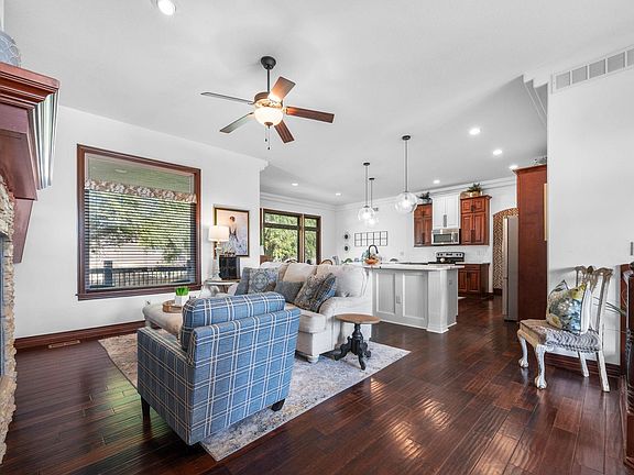 5th image of 1428 N Blackstone Ct